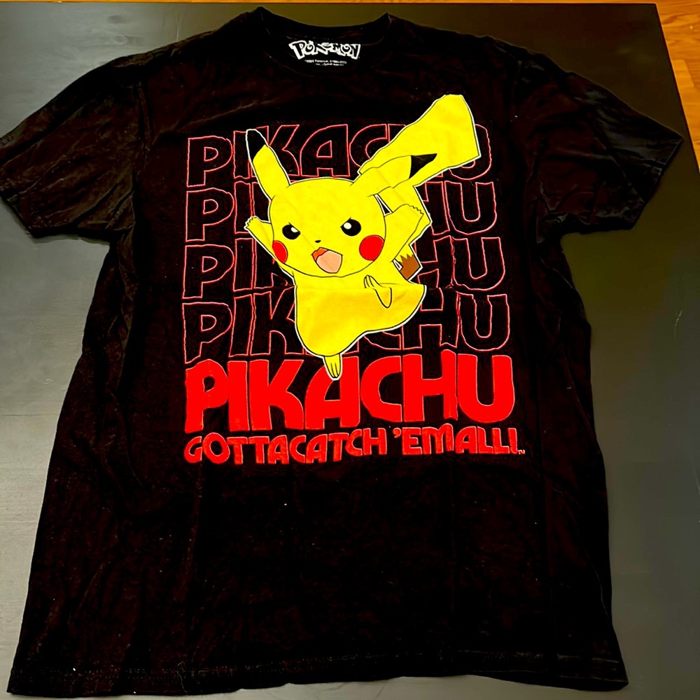Pikachu shirt size M